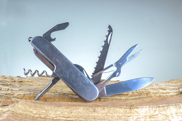 Coltellino multisuo, coltellino svizzero, coltello utensile
