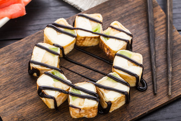 Sweet roll with kiwi and cream cheese