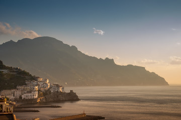 vista di amalfi al tramonto time lapse