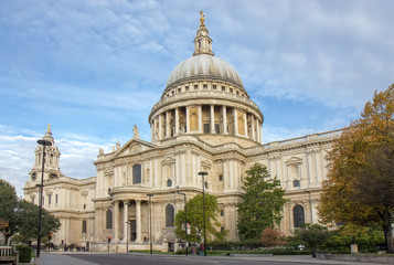 Fototapeta na wymiar St. Paul's cathedral