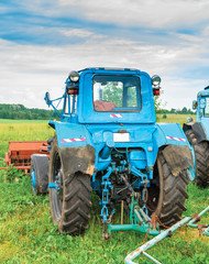 Obraz premium Old blue tractor at farm