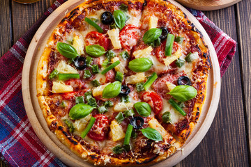 Pizza hawaii with beer