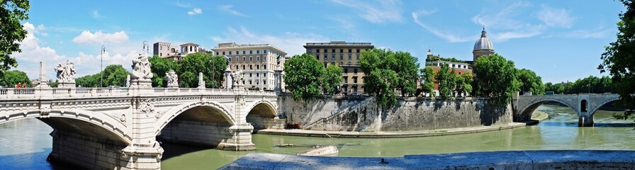Fototapeta na wymiar Tiber river and Rome city view on May 30, 2014