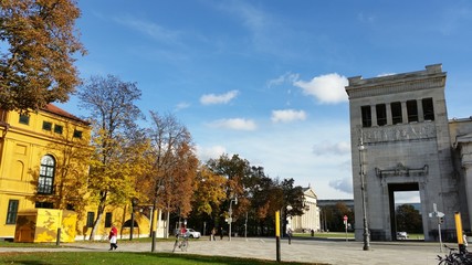 Lenbachhaus und Königsplatz in München