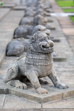Sculptures of lions. Colombo, Sri Lanka
