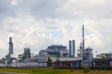Fototapeta na wymiar Big oil refinery, Rotterdam, Holland