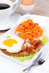 Toast with fried egg, prosciutto and pumpkin