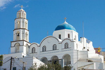 Fototapeta na wymiar The white church of Pyrgos on Santorini island, Greece