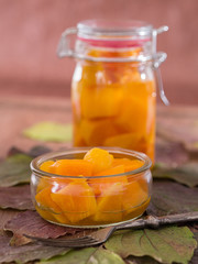 Süß-sauer eingelegter Kürbis