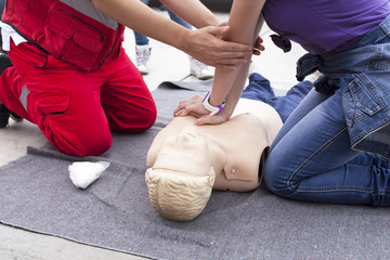 First aid training - obrazy, fototapety, plakaty