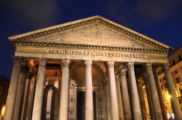 Monumentalny Panteon nocą, Rzym, Włochy