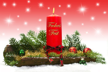 Dachziegel weihnachtlich dekoriert mit Kerze