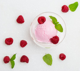 Ice cream with fresh raspberries