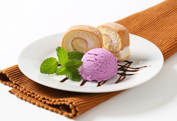 Swiss roll with ice cream