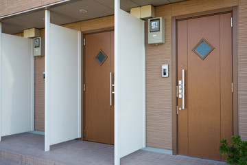 アパートの玄関