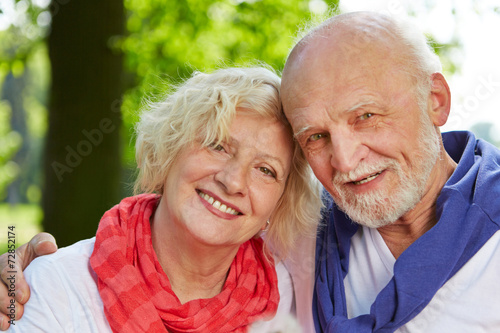 "Alte Frau und alter Mann als Paar Senioren" Stockfotos und lizenzfreie Bilder auf Fotolia.com 