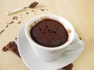 Fotobehang Schokoladen Mug Cake in der Tasse aus der Mikrowelle © Heike Rau