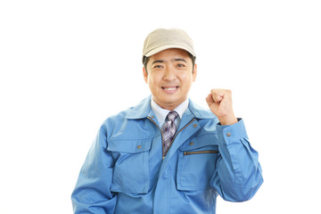 ガッツポーズの笑顔の男性