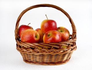 apples in the basket