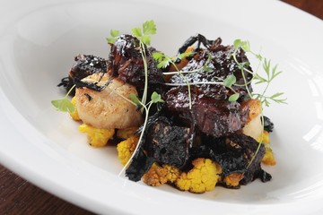 pigs cheek scallop blac kpudding starter
