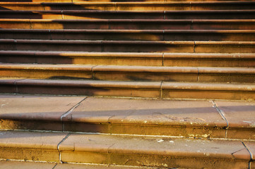 Steintreppe im Abendlicht