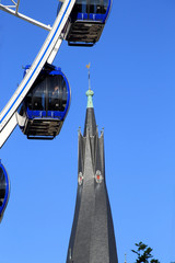 Düsseldorf, Kirchturm und Riesenrad
