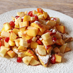 obstsalat auf french toast