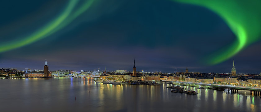 Stockholm Panorama bei Nacht mit NOrdlicht