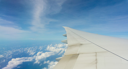 Fototapeta na wymiar Plane wing on blue sky