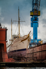 Historische Yacht im Trockendock Hamburg
