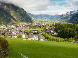 Fototapeta na wymiar Ansicht auf Mayrhofen im Zillertal