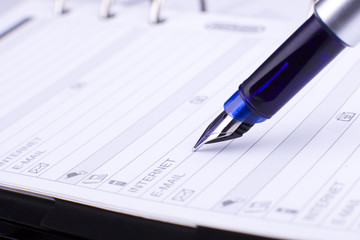 F&uuml;ller, F&uuml;llfederhalter