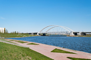 Obraz premium Bridge Arkhar over the Ishim River in Astana