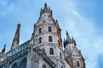 Fototapeta na wymiar The facade of the St. Stephen's Cathedral in Vienna at the sunse