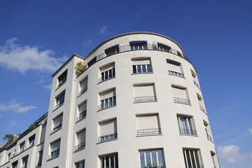 Fototapeta na wymiar Immeuble moderne à Boulogne
