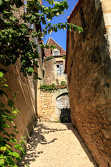 Venelle dans un village médiéval