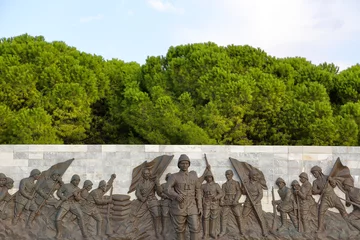 Papier Peint photo autocollant Monument historique Atatürk Heykeli ve Askerler, Çanakkale Şehitler Abidesi Alanı