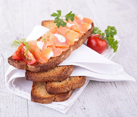 bread with cheese and salmon