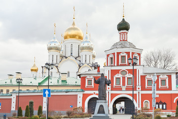 Fototapeta na wymiar view of Zachatyevsky Monastery in Moscow