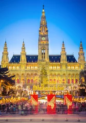 Zelfklevend Fotobehang Rathaus en kerstmarkt in Wenen © sborisov