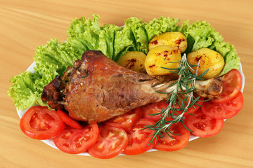 turkey drumstick with potatoes and salad