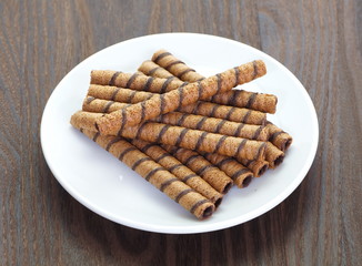 Wafer Roll with chocolate flavour cream and cocoa coating