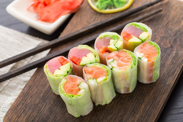 Spring rolls with tuna and salmon