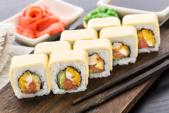 Sushi roll with chiken, tomato and cheese