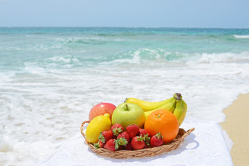 美しいビーチと新鮮な果物