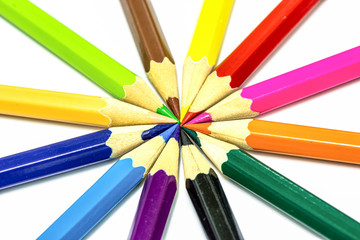 Naklejka premium Many different colored pencils on white background