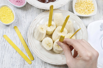 How to make chocolate dipped bananas - step by step, tutorial