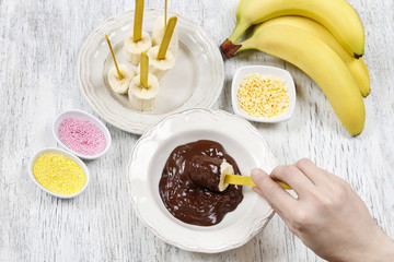How to make chocolate dipped bananas - step by step, tutorial