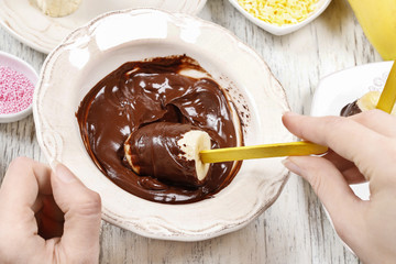 How to make chocolate dipped bananas - step by step, tutorial