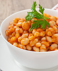 Stewed white beans in tomato sauce